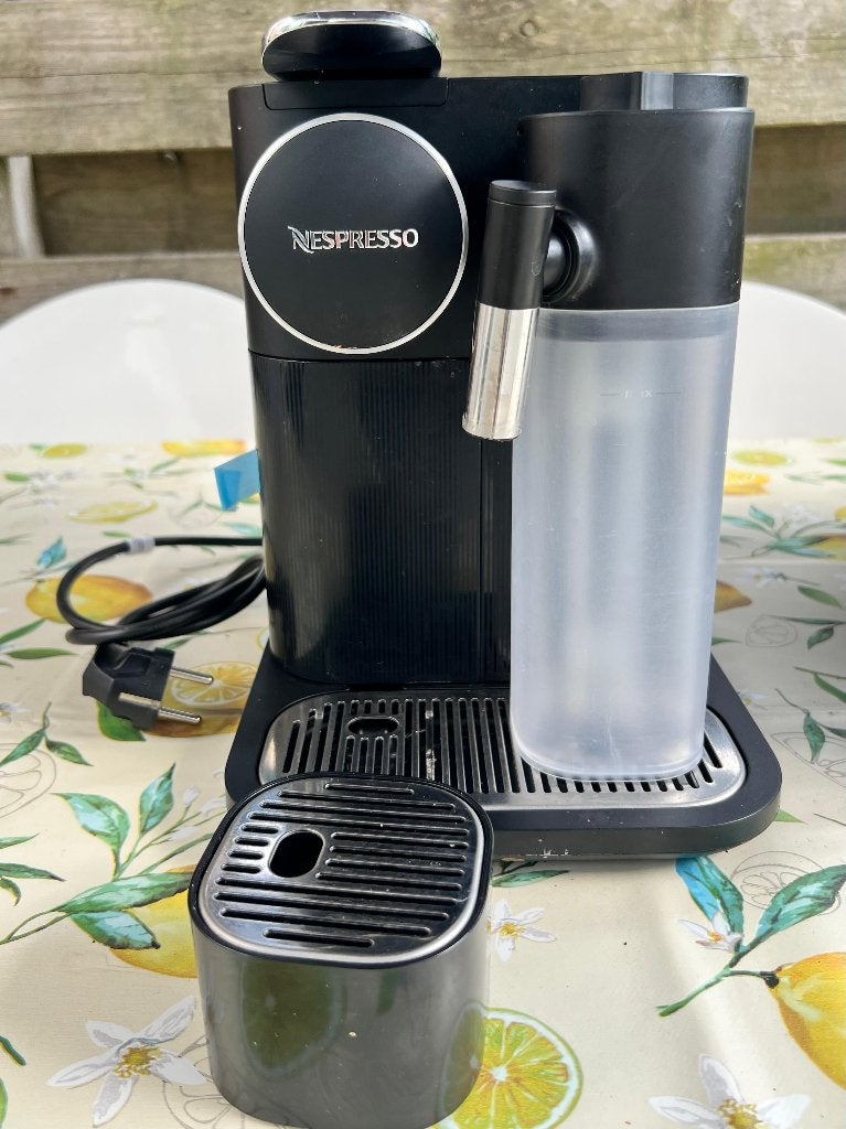 Koffiemachine - De'Longhi Nespresso Gran Lattissima, 10 kopjes of meer, Ophalen of Verzenden, Zo goed als nieuw, Koffiemachine