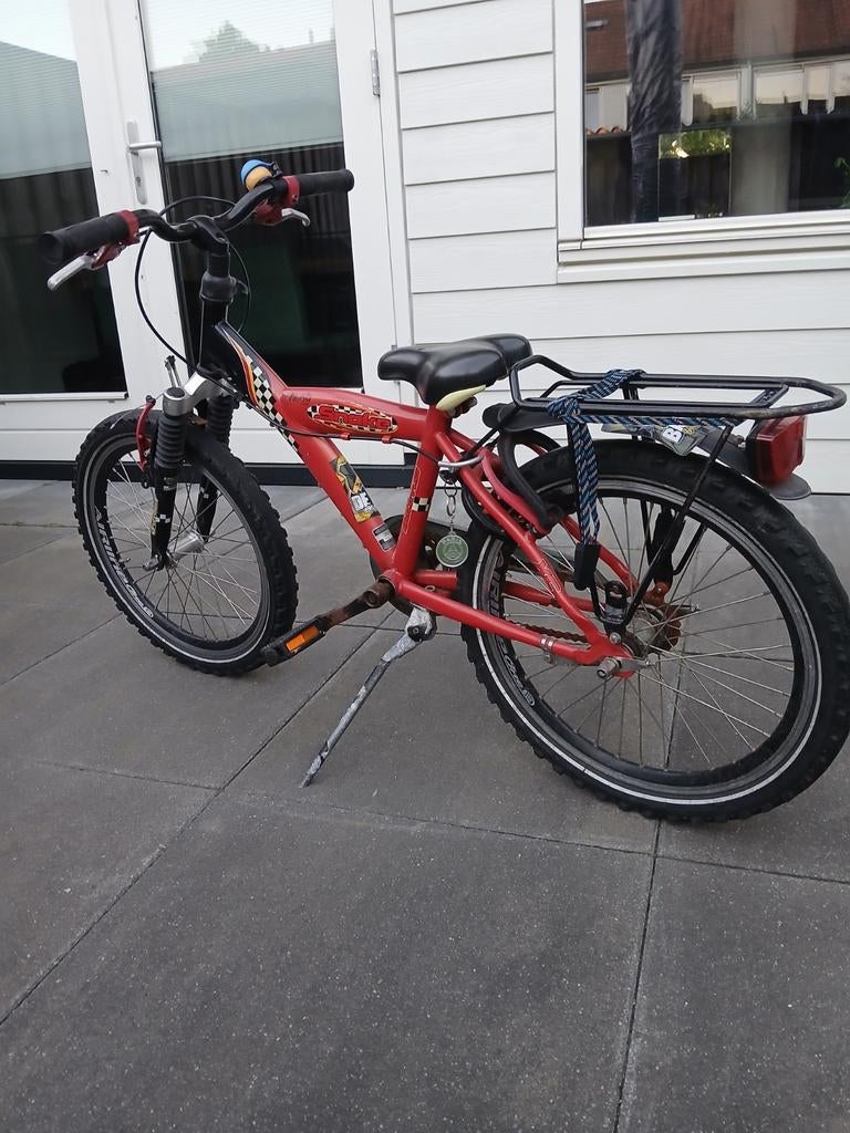 Kinderfiets 20 inch rood met bagagedrager en vering, Fietsen en Brommers, Fietsen | Kinderfietsjes, Ophalen
