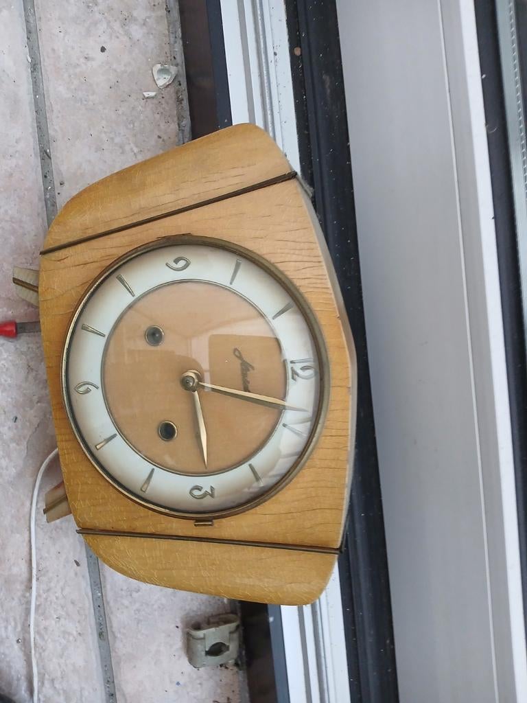 Houten tafelklok, Antiek en Kunst, Ophalen of Verzenden