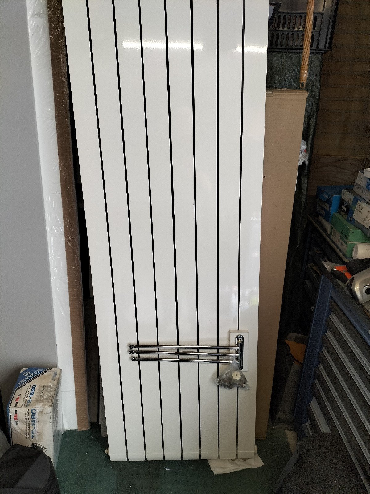 Witte radiator met handdoekrek - Zo goed als nieuw, 500 tot 800 watt, Radiator, Ophalen of Verzenden, Zo goed als nieuw