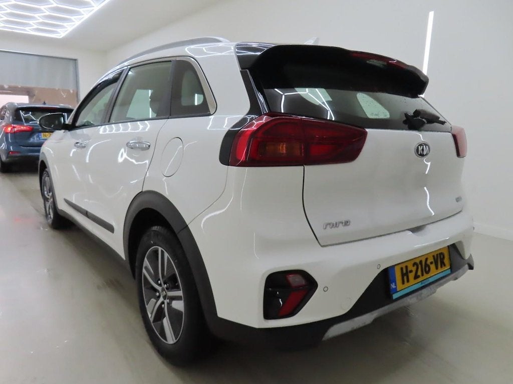 Kia Niro 1.6 GDi HYBRID DYNAMICLINE AUTOMAAT (bj 2020), Automaat, Gebruikt, Leder en Stof, Wit