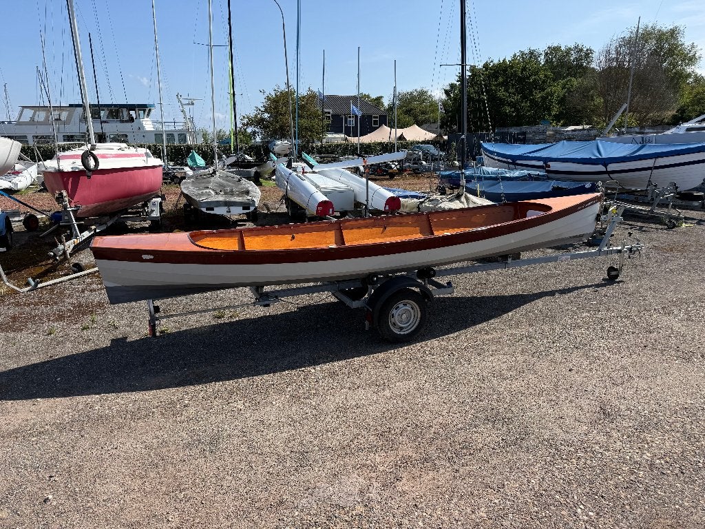 Tweepersoons houten roeiboot "Silberpfeil", Gebruikt, Afdekzeil, 1 m, 6 m