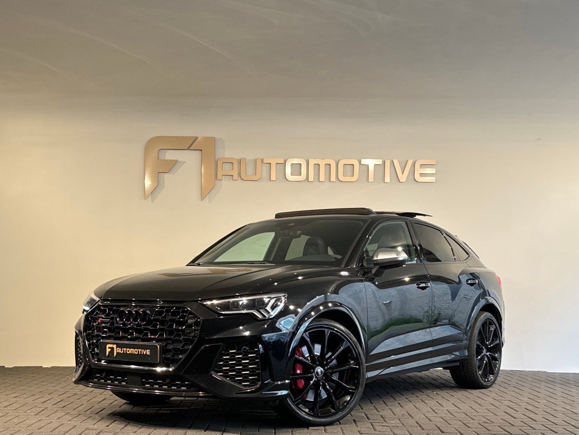 Audi RSQ3 Sportback 2.5 TFSI Sportback Pano|Memory|Sonos|360, Auto's, Automaat, Gebruikt, Euro 6, 1675 kg