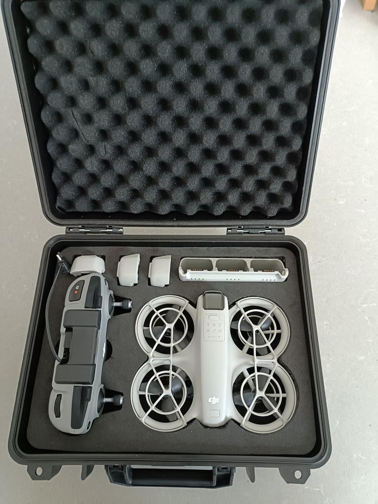 DJI Neo Drone Compleet met 3 Accu's en Koffer, Audio, Tv en Foto, Drones, 250 tot 900 gram, Gebruikt, 30 tot 45 minuten, Cameradrone