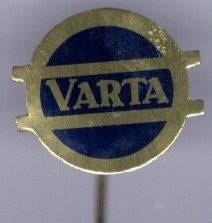 VARTA batterijen donkerblauw op blik speldje ( H_154 ), Verzamelen, Verzenden, Zo goed als nieuw, Transport, Speldje of Pin