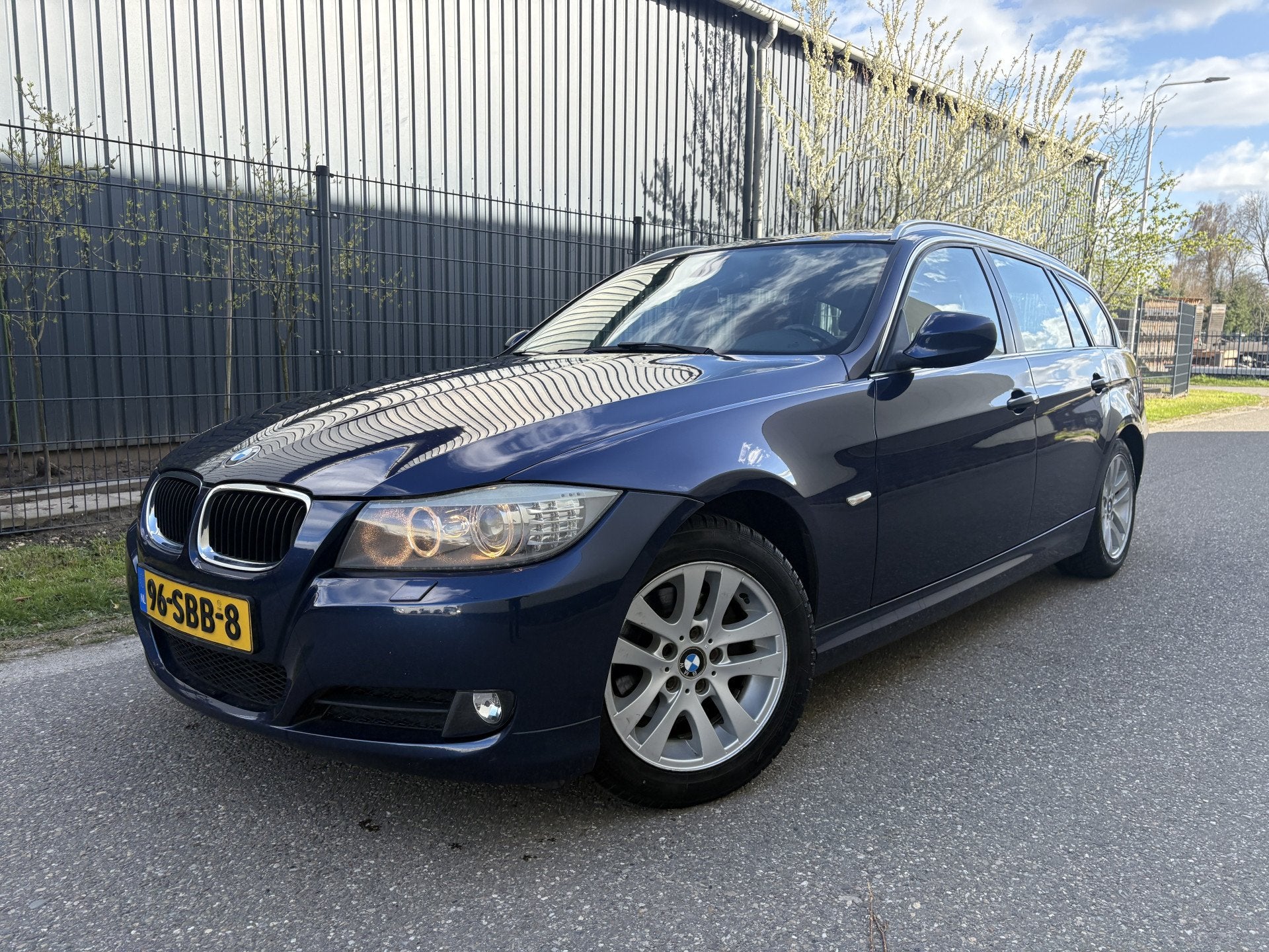 BMW 3 Serie Touring 318i Corporate Lease Luxury Line / NAVI, Euro 5, 4 cilinders, Blauw, Handgeschakeld