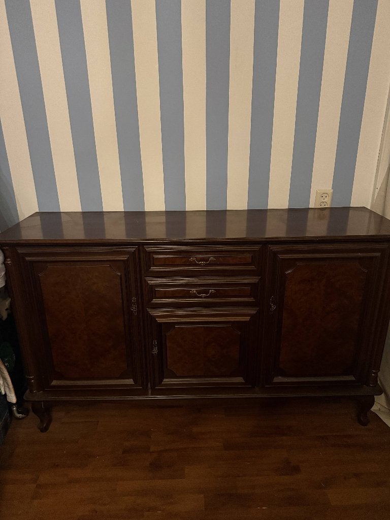 Donker houten Dressoir, Gebruikt, Met deur(en), 150 tot 200 cm, 25 tot 50 cm