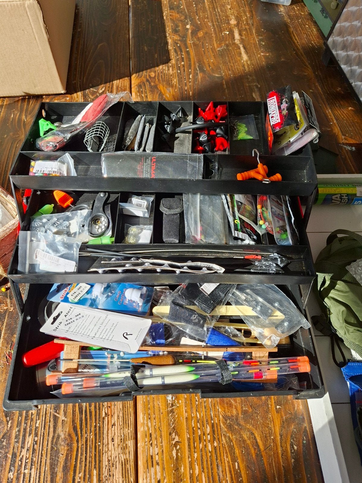 Gevulde viskoffer met diverse visaccessoires, Ophalen of Verzenden, Gebruikt, Haak