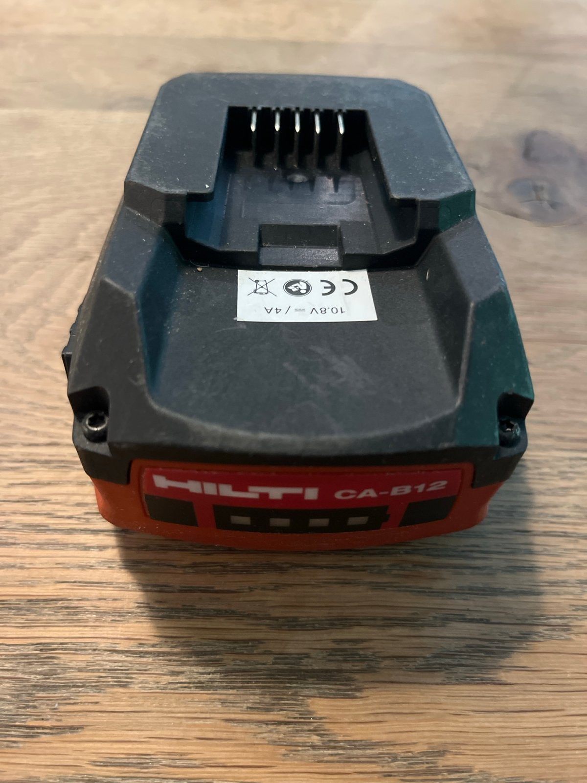 Hilti CA-B12 Oplaadadapter voor 12V-accu's, Ophalen of Verzenden, Zo goed als nieuw