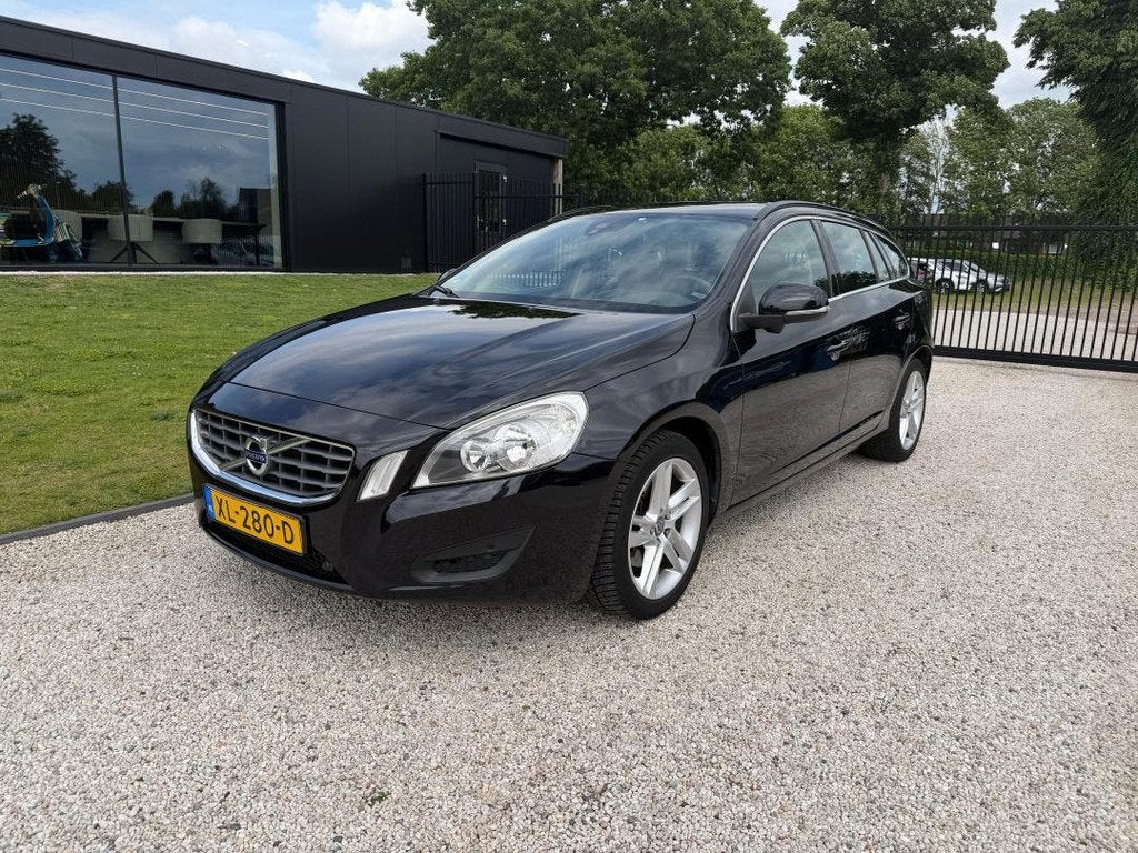 Volvo V60 2.0 D3 Summum, Auto's, Volvo, Euro 5, Gebruikt, Zwart, 1984 cc
