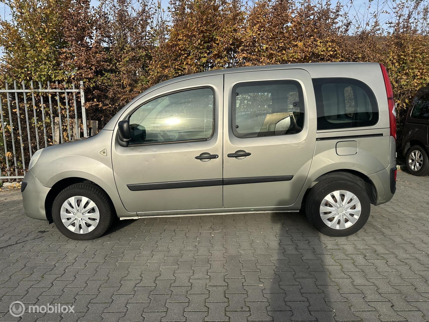Renault Kangoo Family 1.6-16V / Automaat / netjes !, Auto's, Gebruikt, 4 cilinders, Bedrijf, 1405 kg