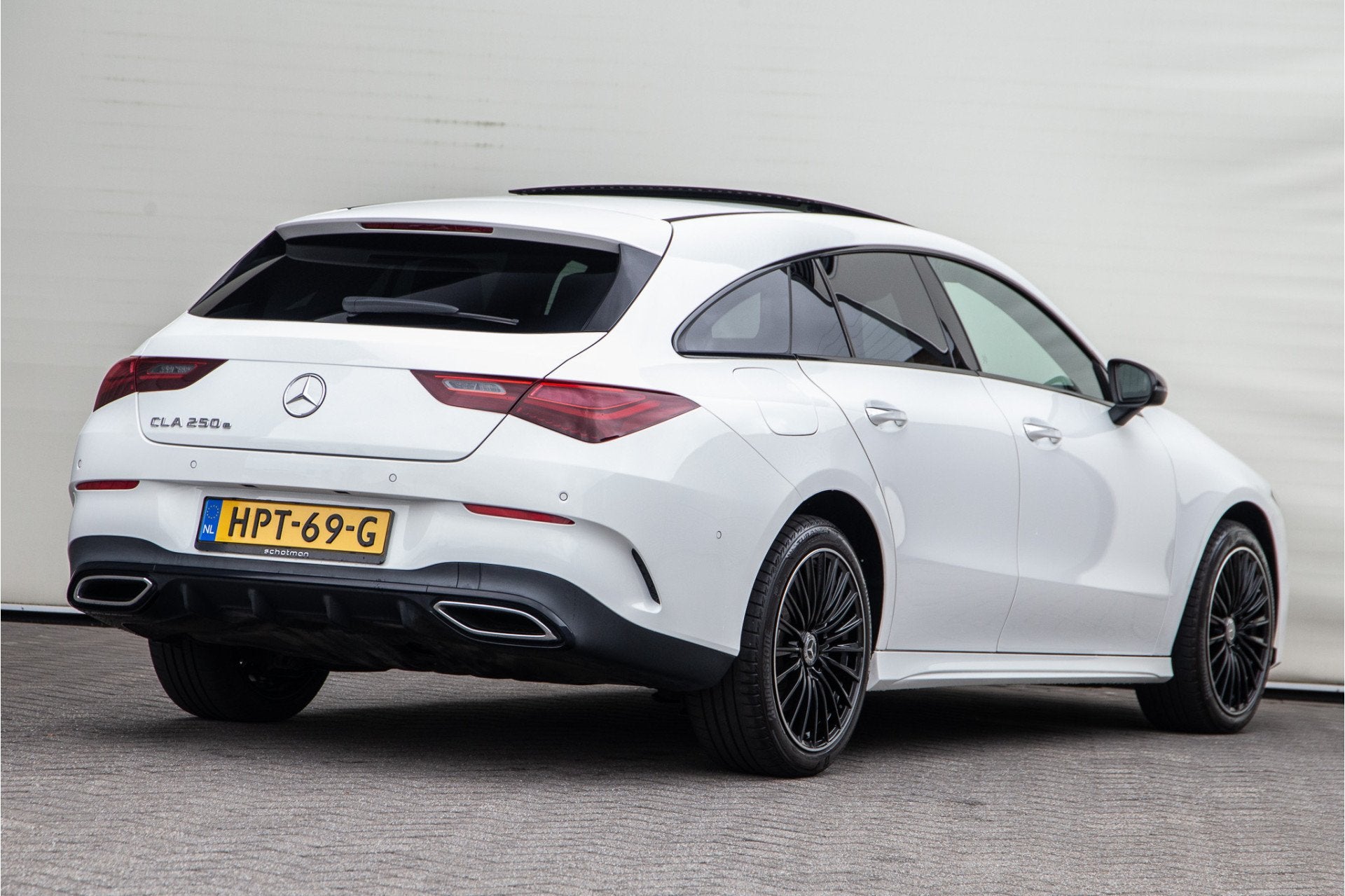 Mercedes-Benz CLA-Klasse Shooting Brake 250 e AMG Premium, N, Gebruikt, Zwart, 4 cilinders, Wit