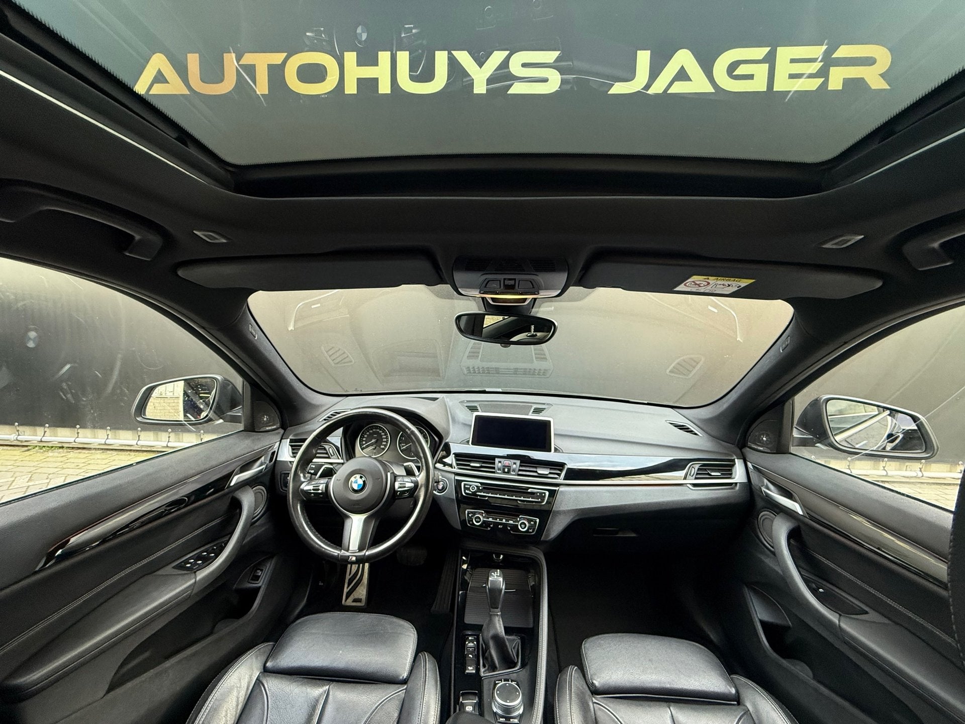 BMW X1 XDrive20i High Executive M-Pakket Pano Leer h&k h&u, Auto's, 1998 cc, Gebruikt, 2000 kg, Automatische klimaatregeling