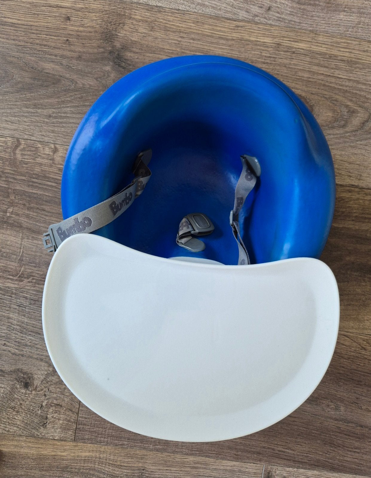 Bumbo Vloerstoeltje met Speelblad - Blauw, Ophalen, Zo goed als nieuw, Overige typen, Gordel(s)