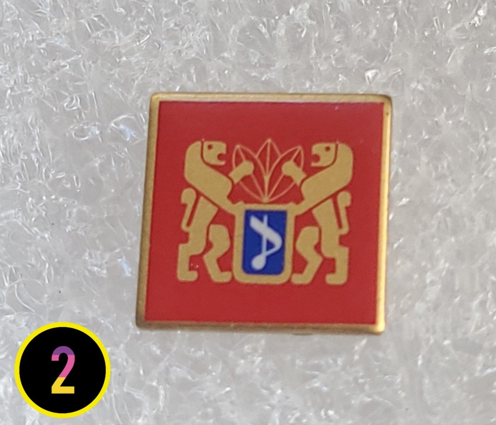 Pin met wapenschild en leeuwen, Verzamelen, Verzenden