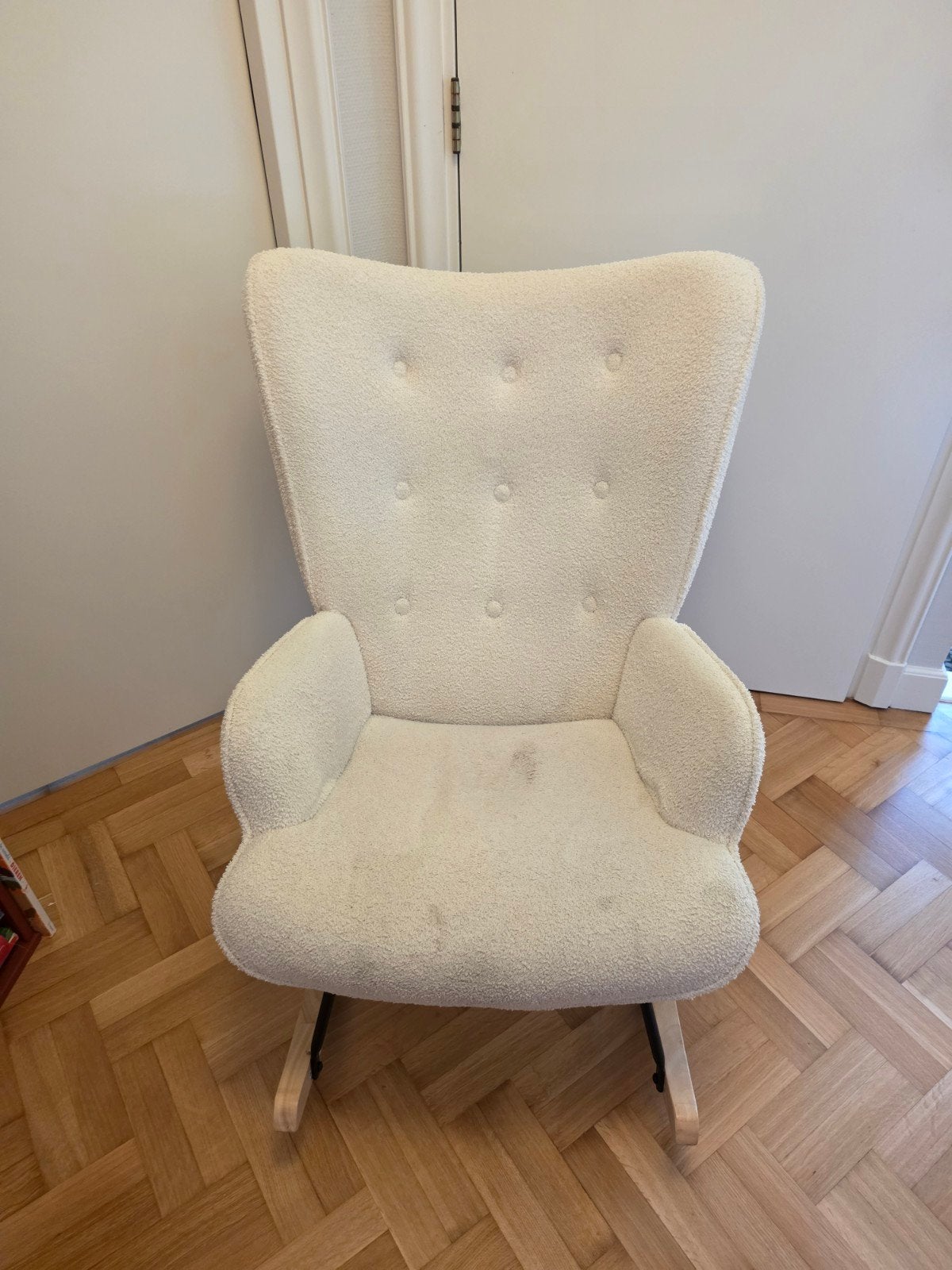 Aemely Schommelstoel - Crème Witte Bouclé Stof, Huis en Inrichting, Ophalen, Hout, Gebruikt, Overige kleuren