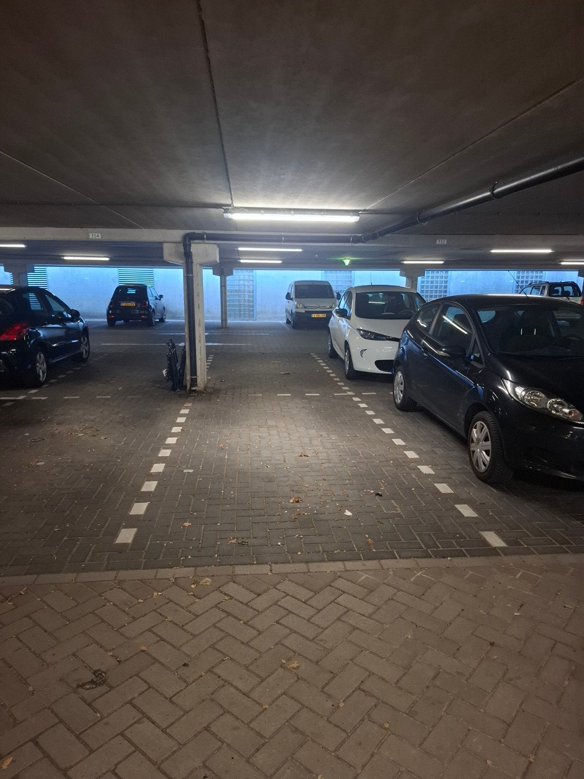 Vaste parkeerplek Europaplein Utrecht, Huizen en Kamers, Garages en Parkeerplaatsen, Utrecht