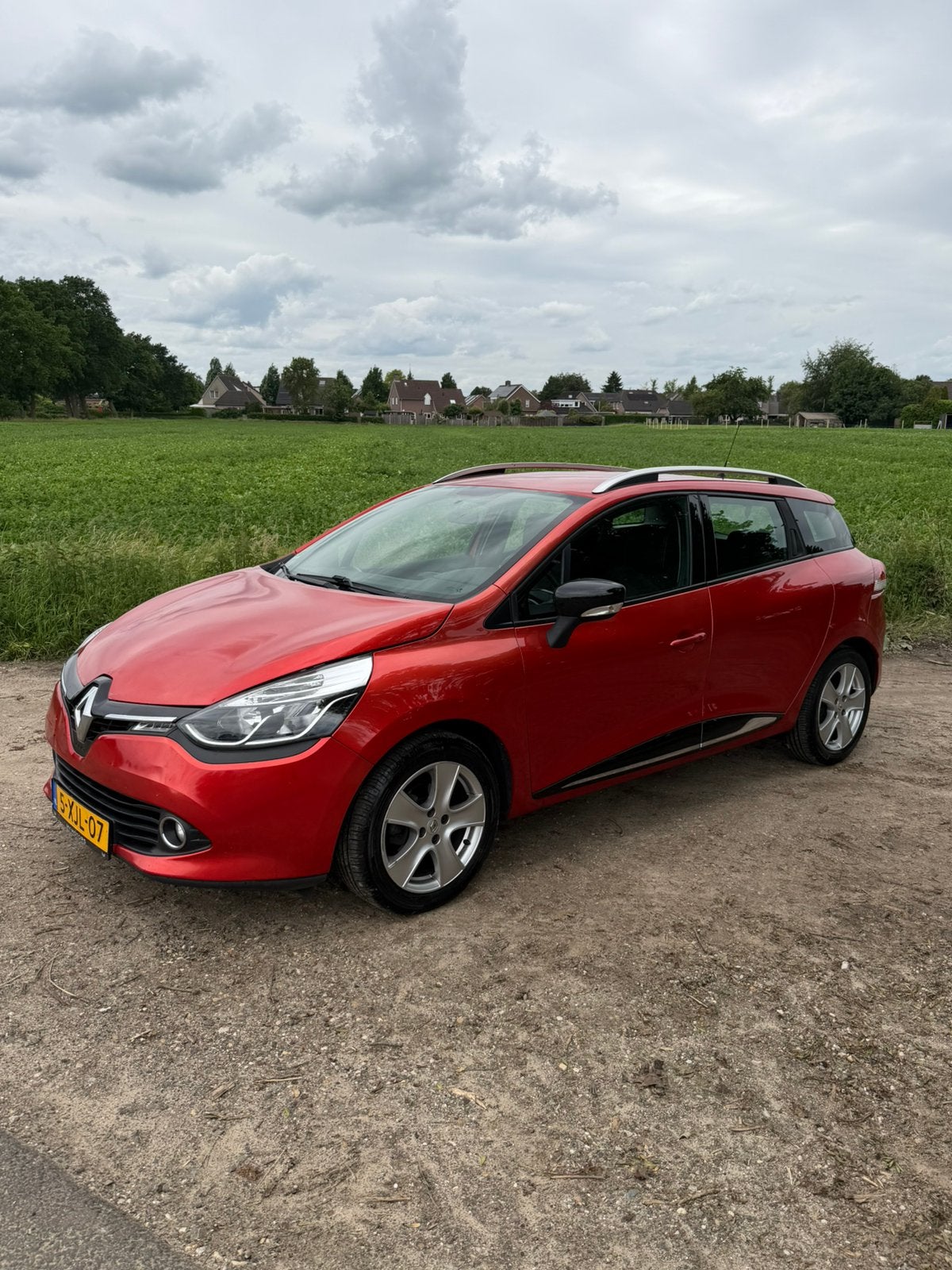 Renault Clio 0.9 TCE 90 Estate 2014 Rood, Voorwielaandrijving, Stof, Zwart, USB