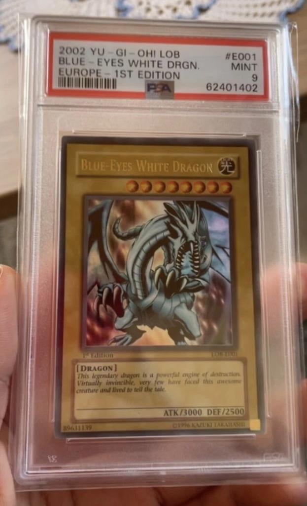 Yu-Gi-Oh! Blue-Eyes White Dragon LOB 1st Edition PSA 9, Ophalen of Verzenden, Zo goed als nieuw, Losse kaart