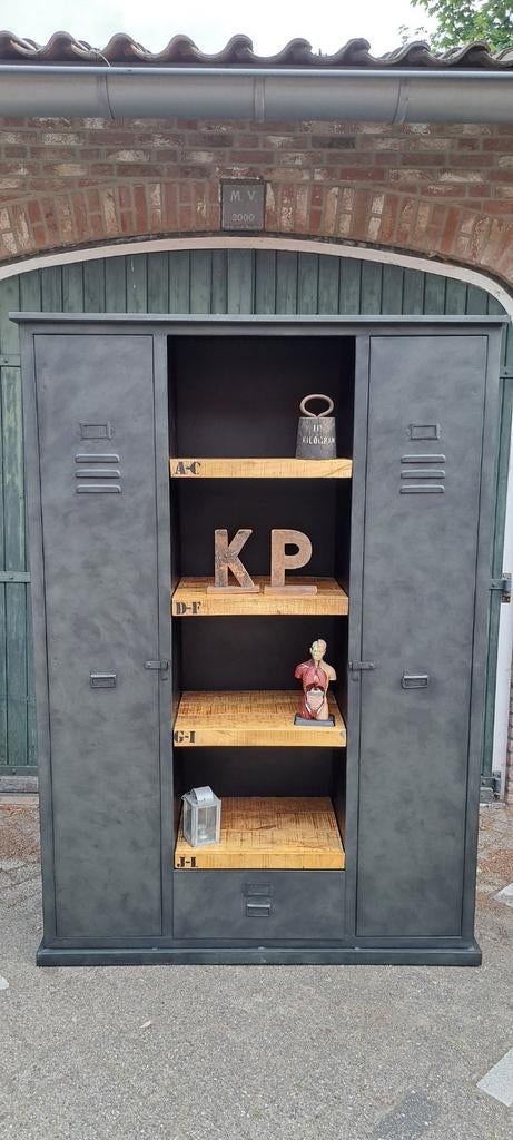 Unieke industriële metalen kast met mango houten planken, Overige houtsoorten, Met deur(en), 100 tot 150 cm, Nieuw