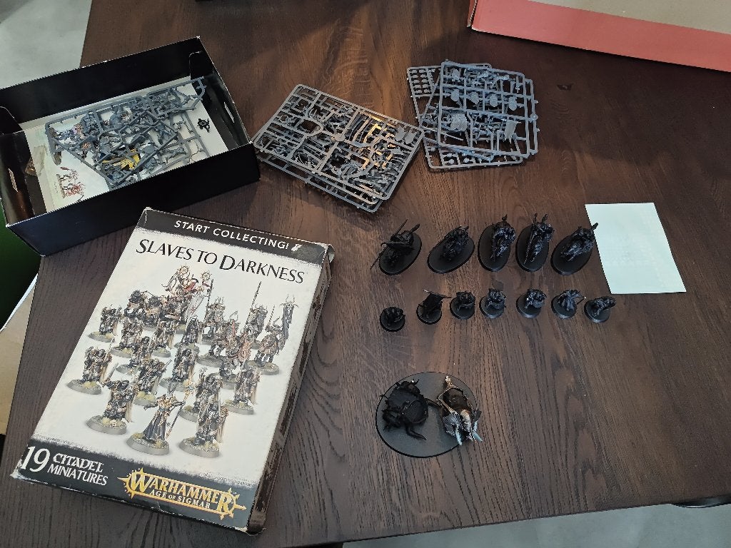 Warhammer AoS Slaves to Darkness starter box, Ophalen of Verzenden, Gebruikt, Warhammer