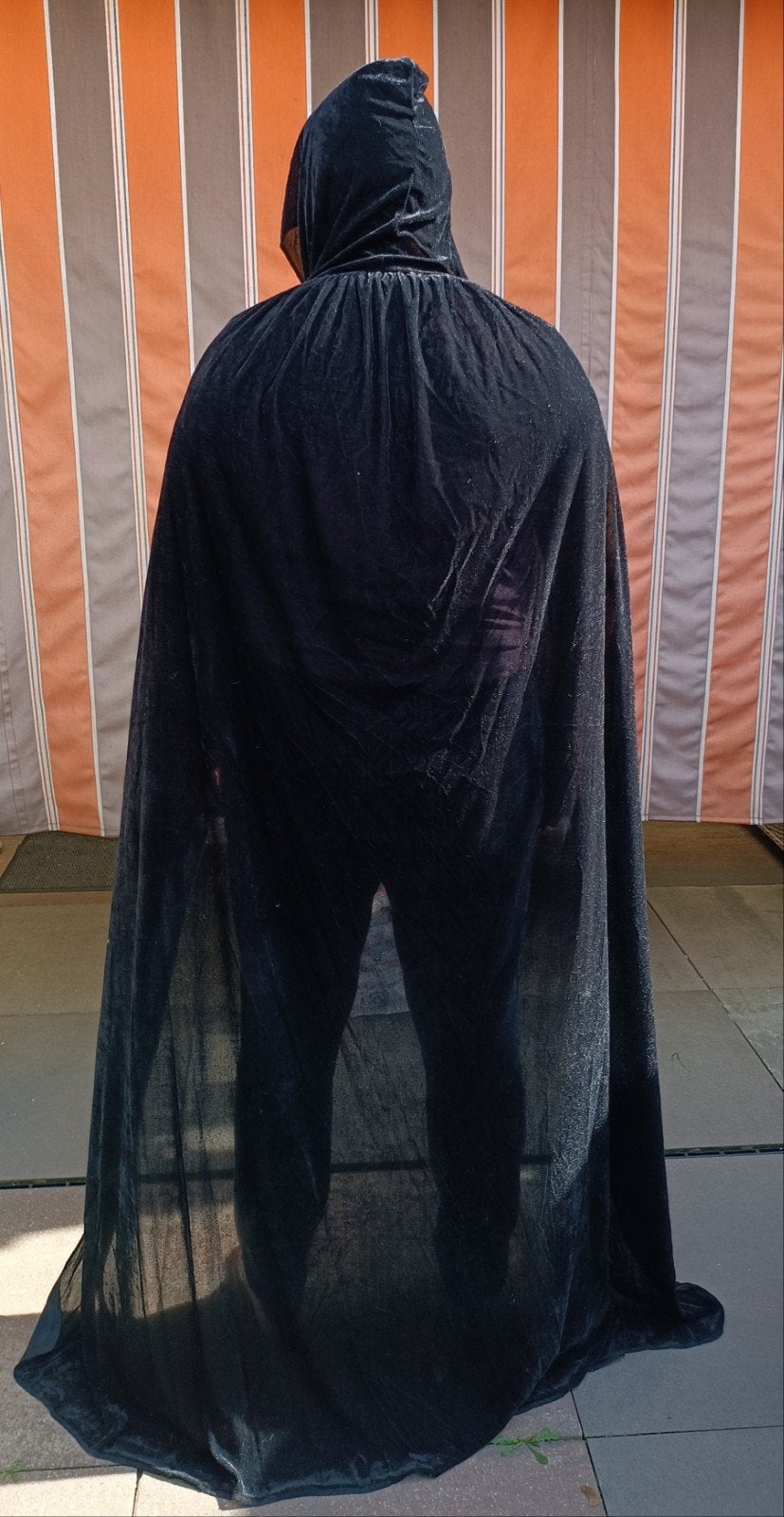 Zwarte fluwelen cape met capuchon - Halloween/Cosplay, Ophalen of Verzenden, Zo goed als nieuw, Bovenkleding