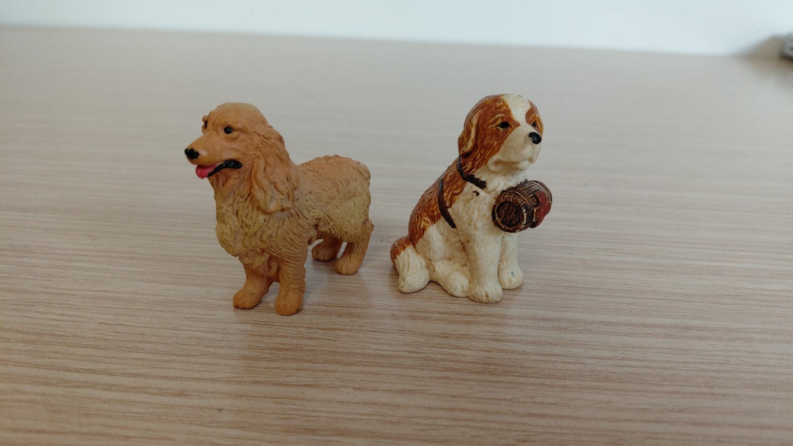2 hondjes, Ophalen of Verzenden, Zo goed als nieuw, Paard, Beeldje of Figuurtje