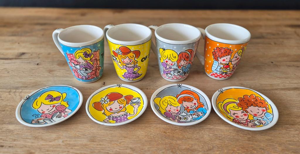 Blond Amsterdam Cup of Blond set van 4 mokken en petit four, Huis en Inrichting, Keuken | Servies, Gebruikt, Kop(pen) en/of Schotel(s)