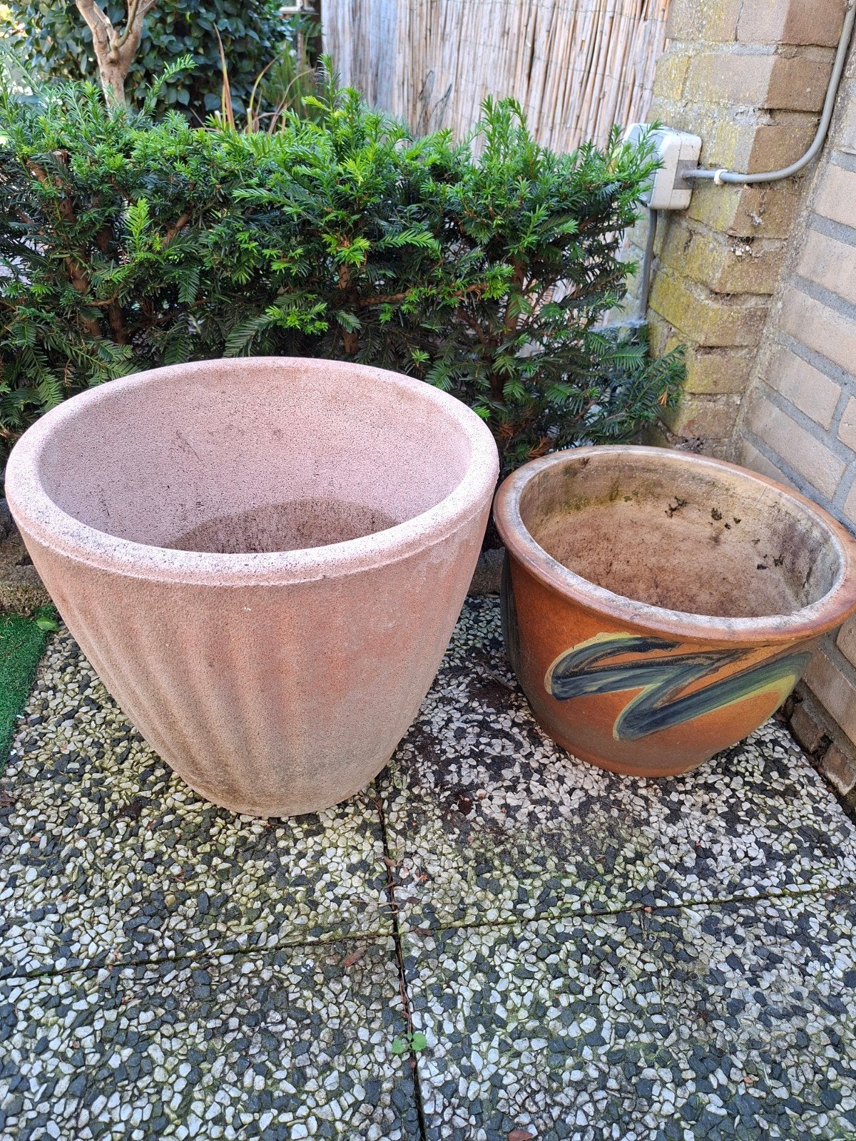 Twee aardewerk plantenbakken gratis af te halen, Ophalen, Steen, Gebruikt, Minder dan 60 cm