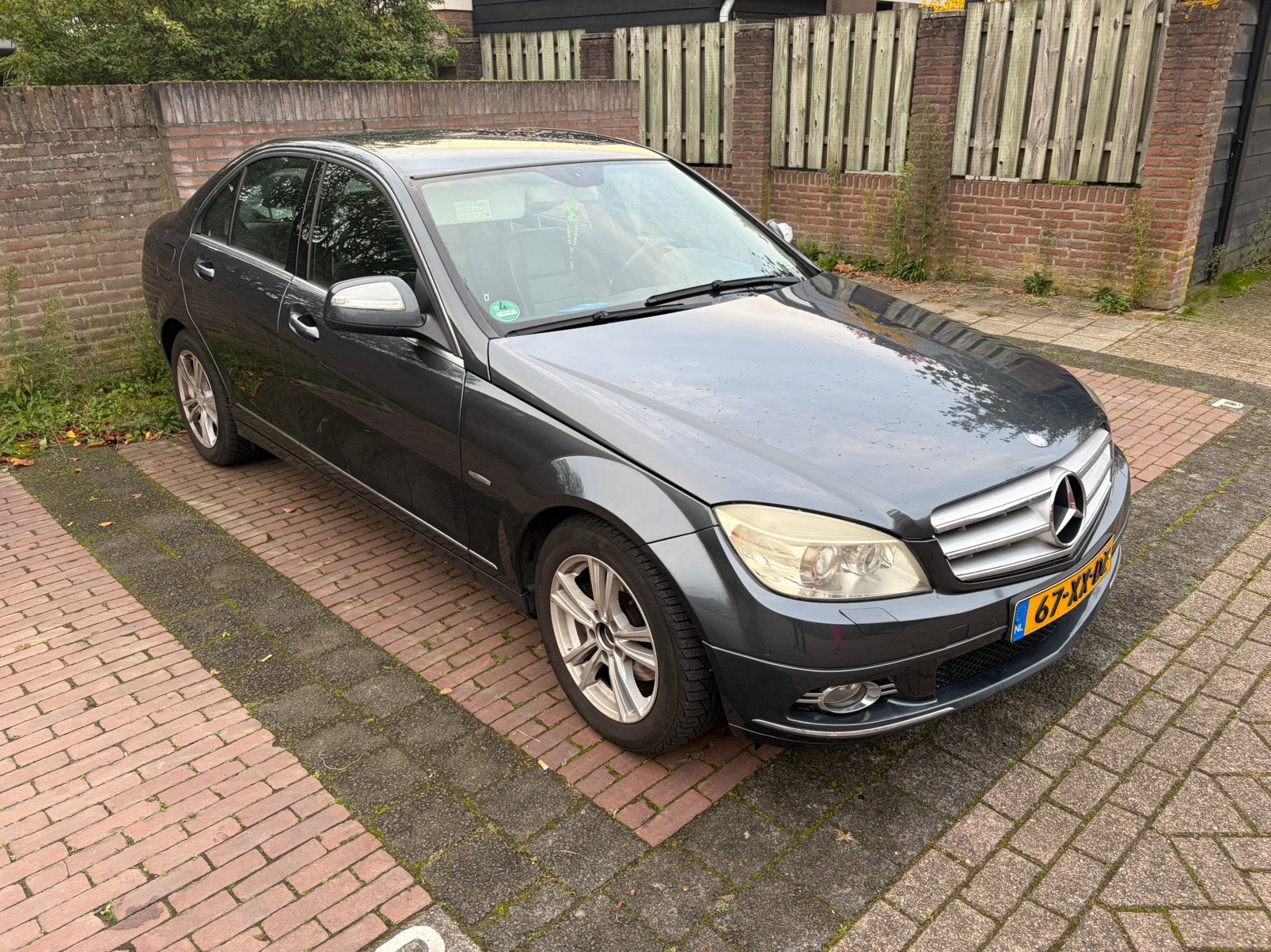 Mercedes-Benz C-Klasse C200 AUT |nieuw motorblokrevisie+bon, Auto's, Dealer onderhouden, Achterwielaandrijving, 1800 kg, Zwart