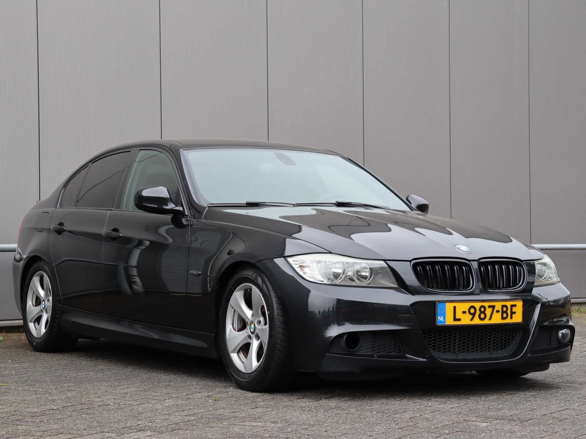 Foto 5 van BMW 3-serie 320i Executive M-sport airco LM cruise