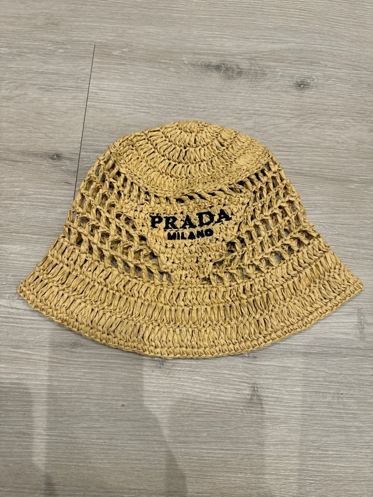 Prada Milano Strooien Bucket Hat, Ophalen of Verzenden, Zo goed als nieuw, One size fits all, Hoed