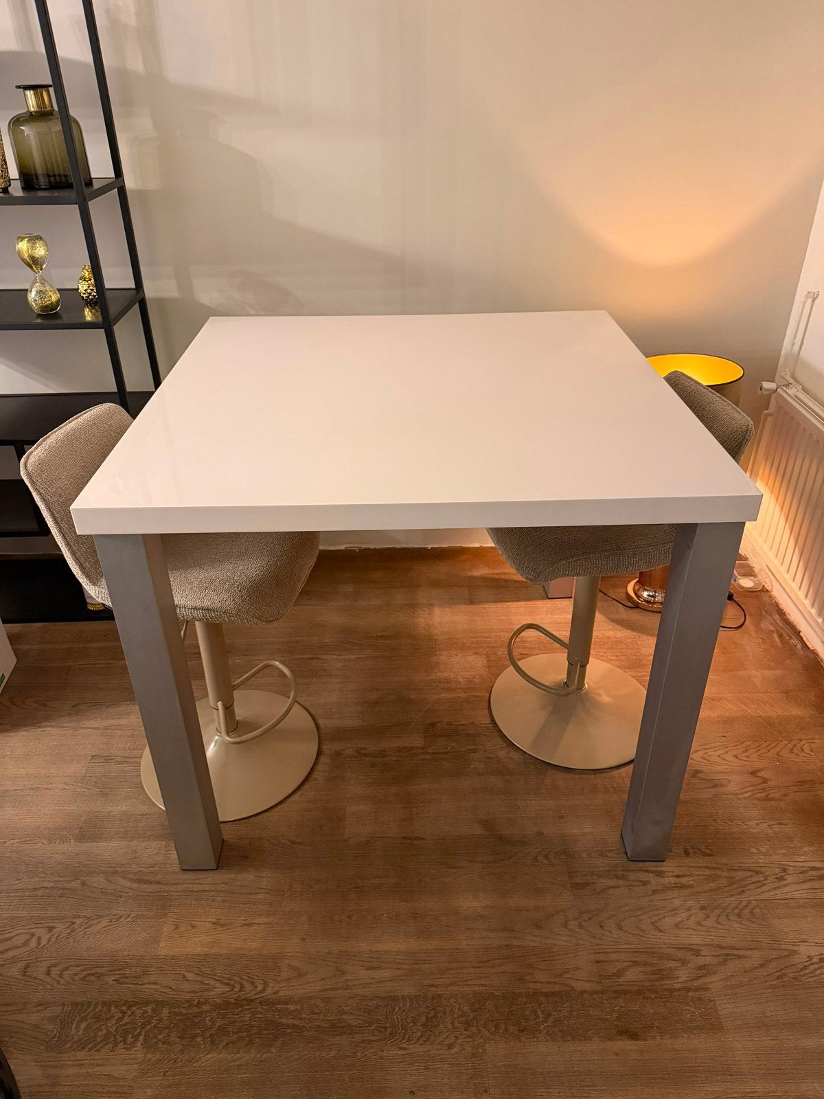 Hoge vierkante tafel 110x110x92,5 cm, Huis en Inrichting, Ophalen, Overige materialen, Gebruikt, 100 tot 150 cm