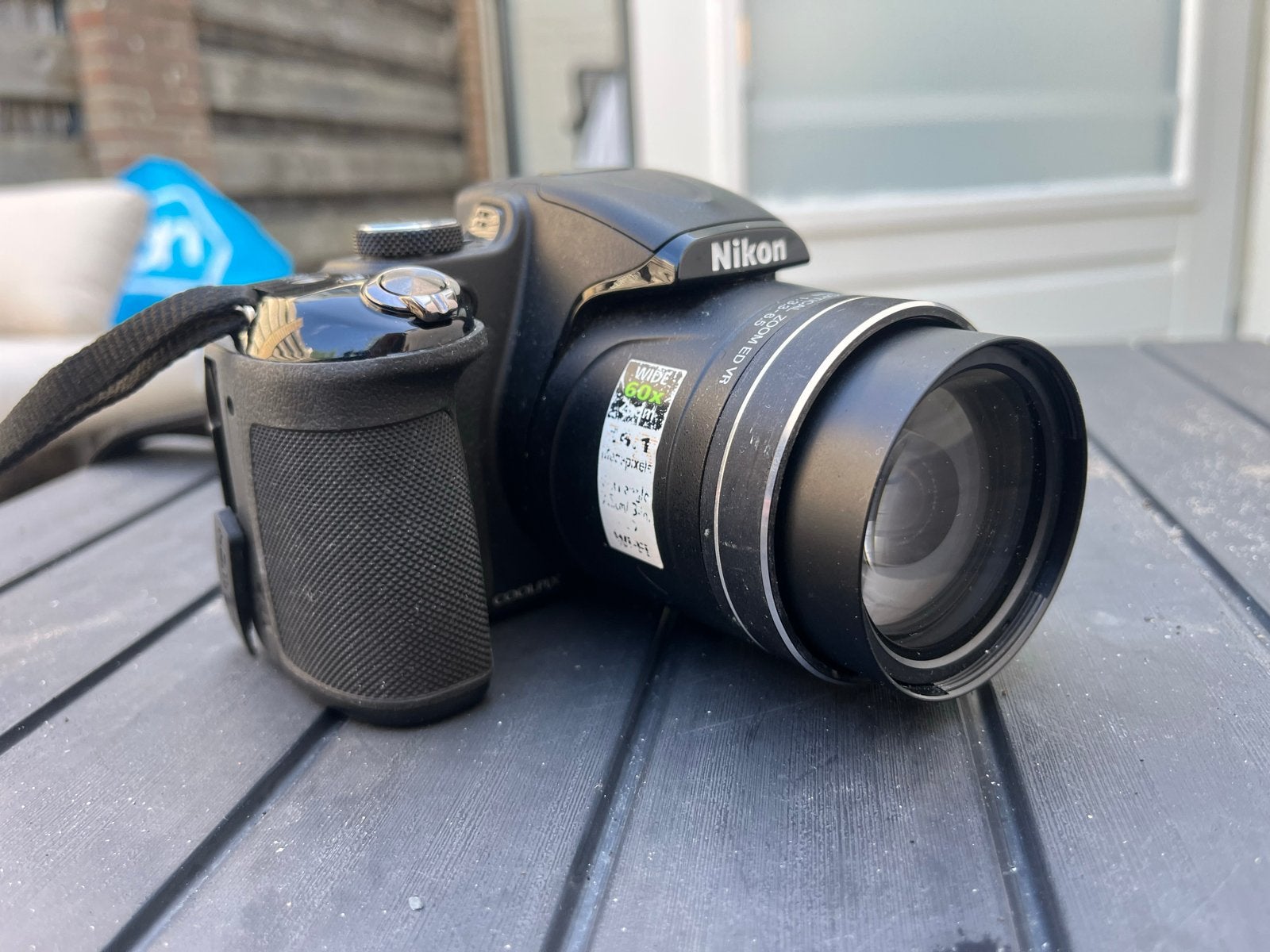 Nikon Coolpix Bridgecamera - Zoeker defect, rest perfect, Audio, Tv en Foto, Fotocamera's Digitaal, Gebruikt, Kantelbaar/draaibaar scherm