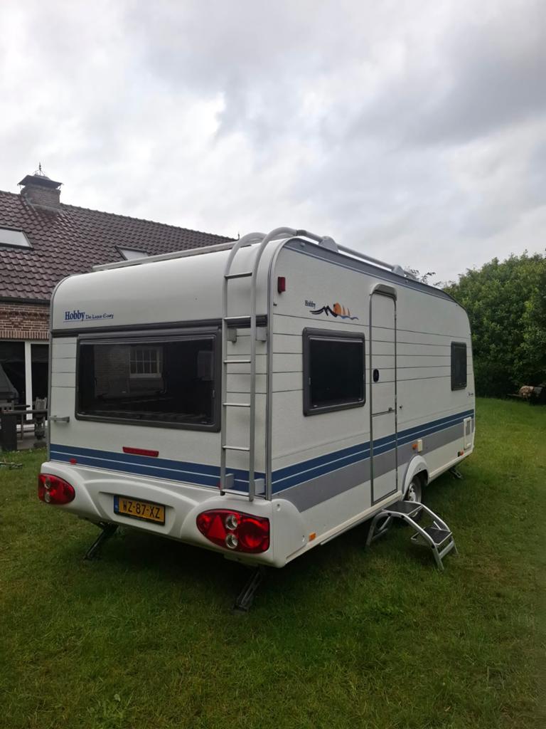 Hobby De Luxe Easy 460 UFE caravan met opblaasbare voortent, Vast bed, Rondzit, Hobby, Particulier