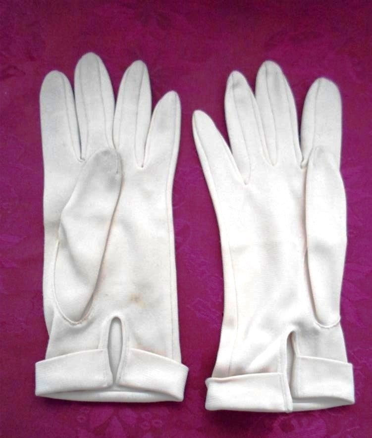 Paar handschoentjes. Jaren '50 / '60. Crèmekleurig., Antiek en Kunst, Ophalen of Verzenden