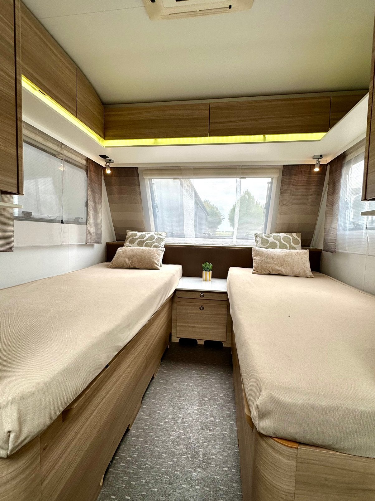 Adria Altea 492 LU Vol Opties Mover Voortent luifel Dakairco, 2 aparte bedden, Rondzit, Bedrijf, Adria