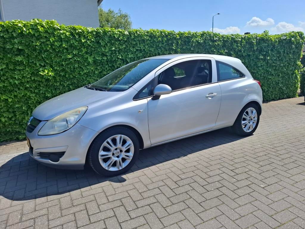 Opel Corsa 1.2 16V 3D WR 2008 Grijs, Voorwielaandrijving, 40 €/maand, Zwart, 1229 cc