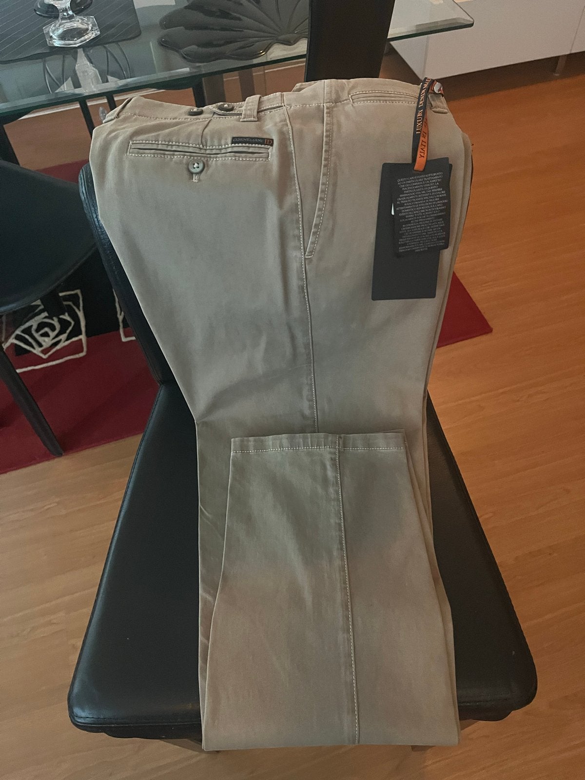 Nieuwe Corneliani ID broek, lichtbruin, maat 50, Kleding | Heren, Broeken en Pantalons, Ophalen of Verzenden, Nieuw, Maat 48/50 (M)