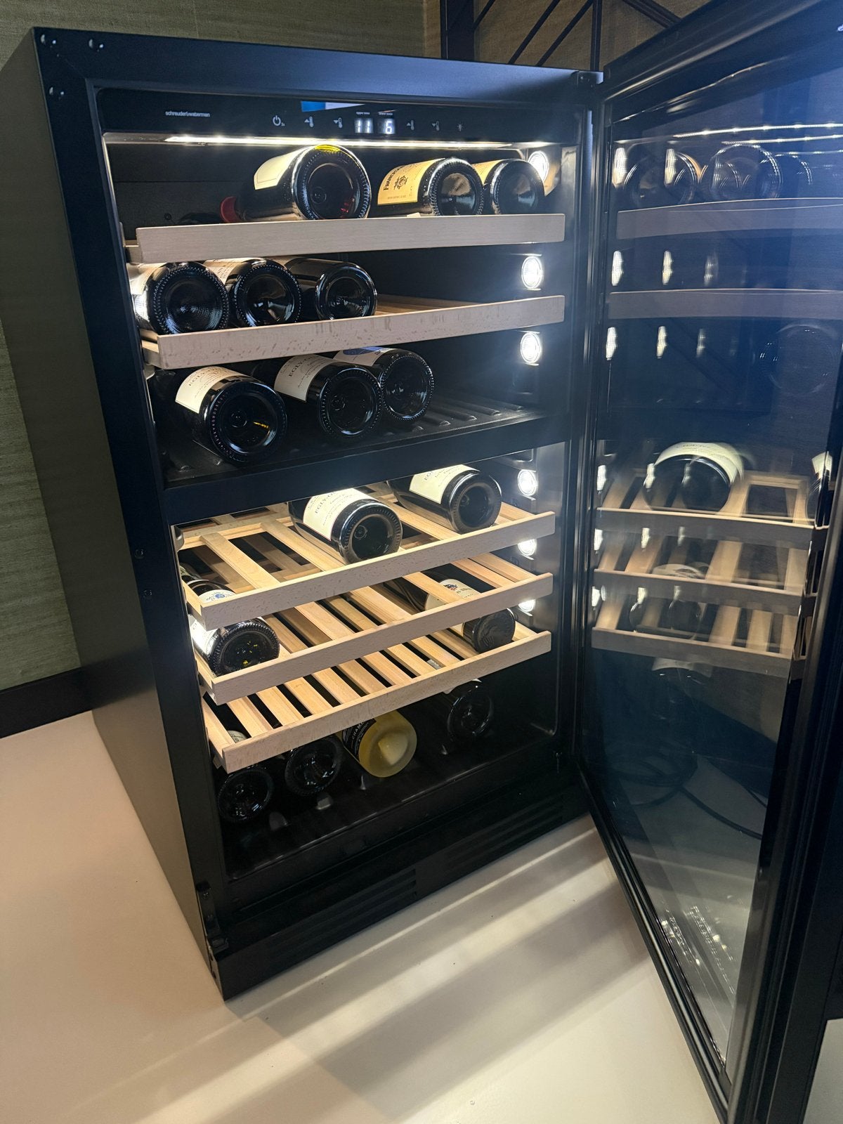 Schneider&Waterman Wijnklimaatkast Cheveron Duo Black Editio, Witgoed en Apparatuur, Zonder vriesvak, 200 liter of meer, Zo goed als nieuw