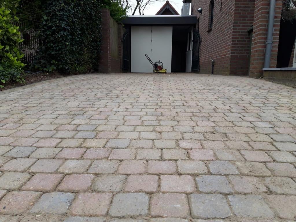 Stratenmaker jr, Diensten en Vakmensen, Tuinmannen en Stratenmakers