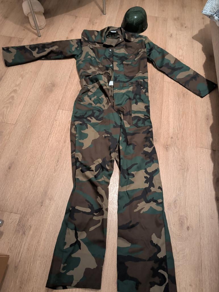 Leger overall + helm carnaval, Carnaval, Overige maten, Ophalen of Verzenden, Kleding