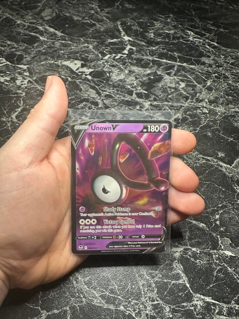 Unown V 065, Ophalen of Verzenden, Nieuw, Losse kaart, Foil
