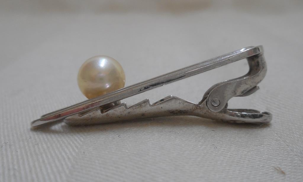 Zilveren clip broche Mikimoto met Akoya parel nr.1132, Verzenden, Minder dan 4 cm, Zo goed als nieuw, Met parel