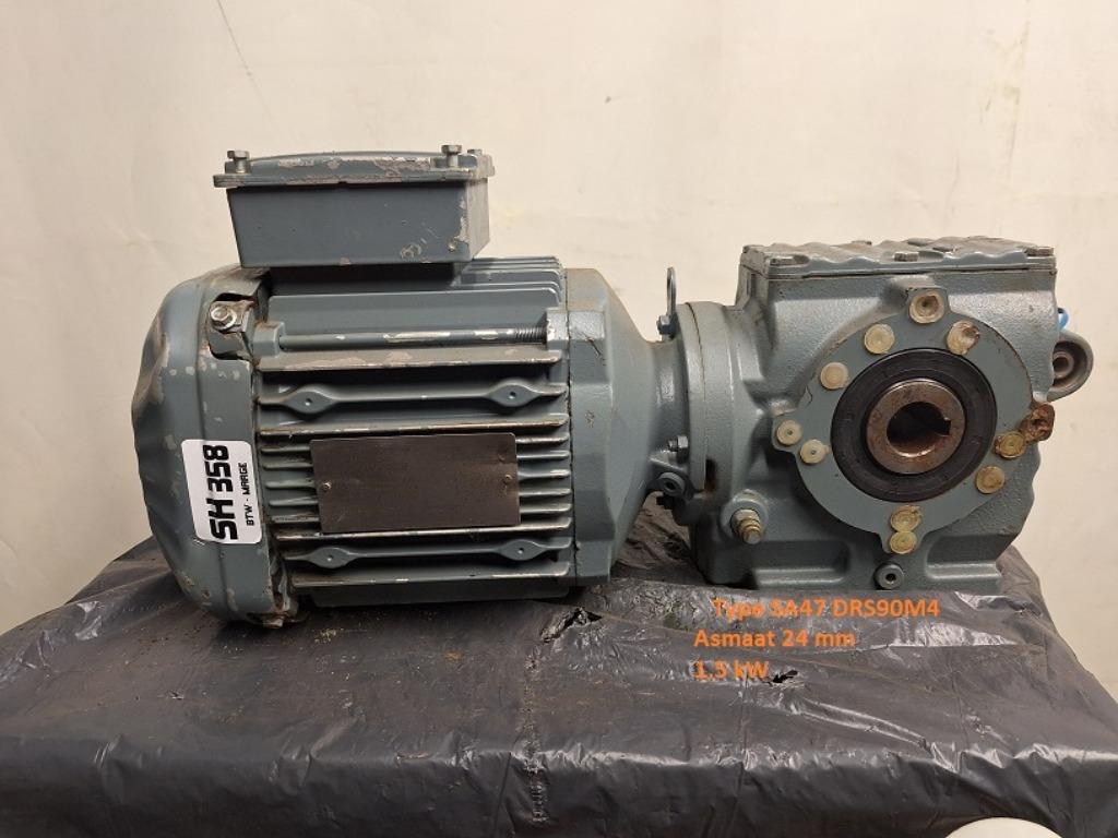 Vector Aandrijftechniek SA47 DRS90M-4 met reductie SH358, Xx, Ophalen of Verzenden, Minder dan 1400 rpm, Gebruikt