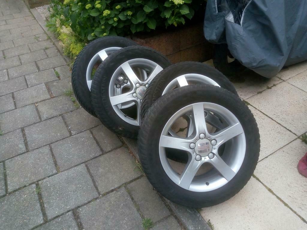 Seat León .velgen met winterbanden, Ophalen, Winterbanden, Velg(en)