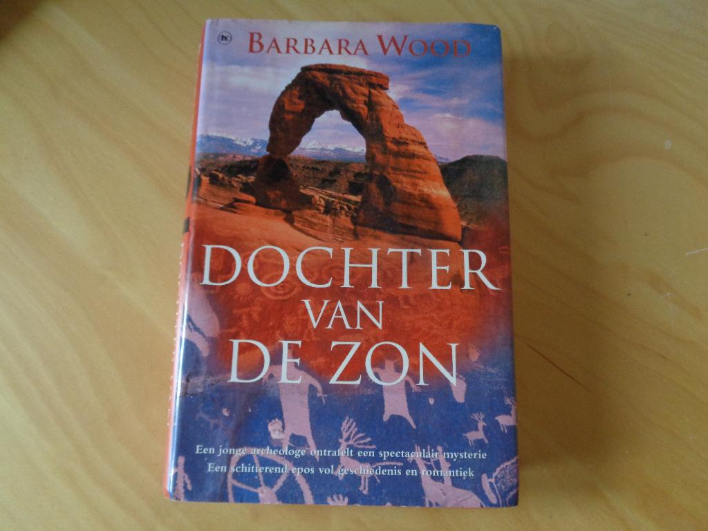 Dochter van de zon – Barbara Wood, Boeken, Romans, Gelezen, Ophalen of Verzenden, Barbara wood, Amerika