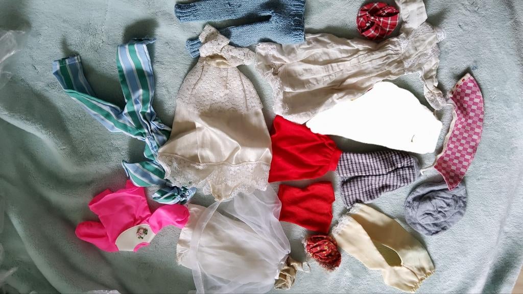 Vintage Barbie Sindy Fleur Tienerpop outfit avondjurk hoed., Ophalen of Verzenden, Zo goed als nieuw, Fashion Doll