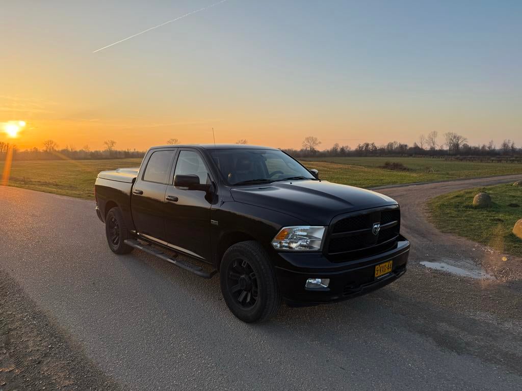 Dodge Ram 1500 Laramie 5.7 V8 HEMI 2012 Crew Cab, Auto's, Dodge, Automaat, Euro 5, 2531 kg, 4 stoelen
