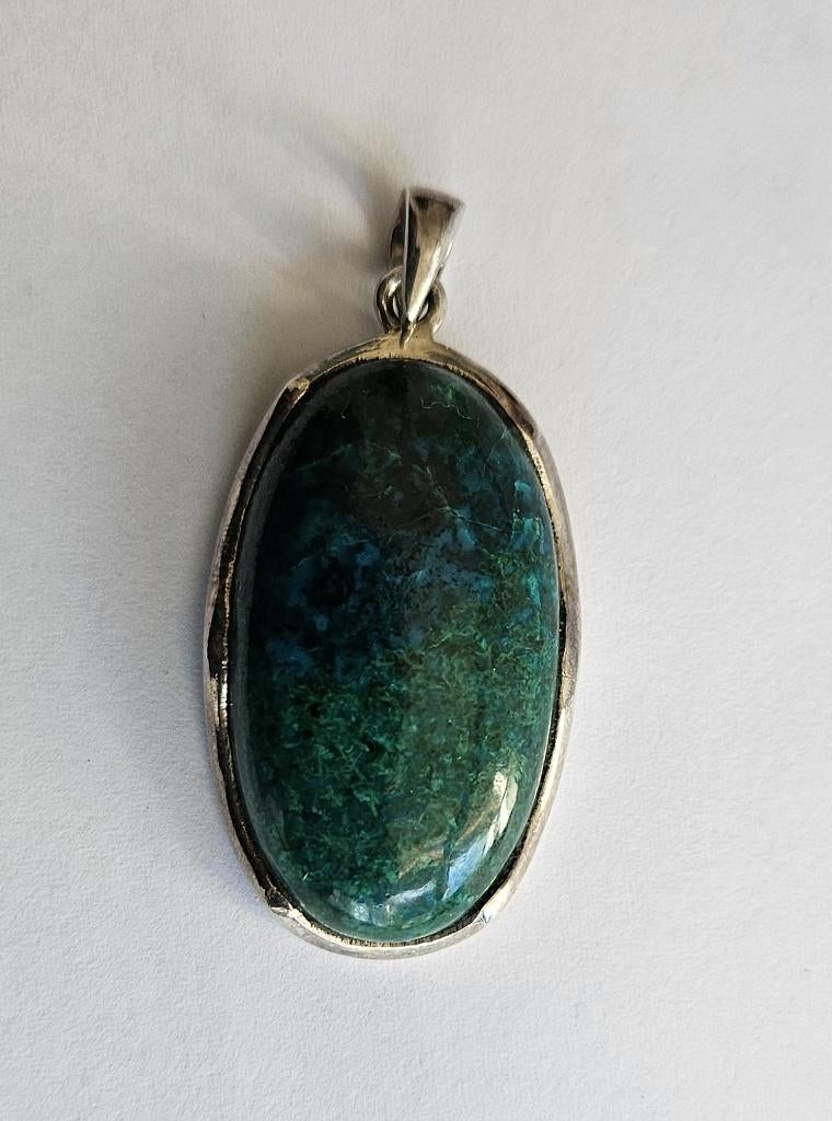 Een hanger gemaakt van de edelsteen chrysocolla, Gebruikt, Overige voorstellingen, Ophalen of Verzenden, Met edelsteen